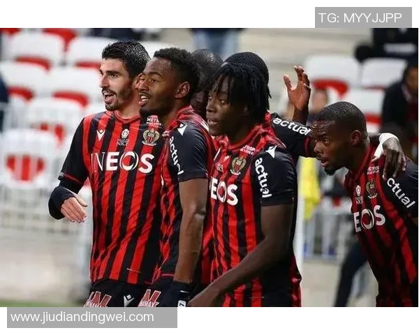 天天足球球星成长之路与绿茵场上辉煌瞬间全景解析 天天足球球星成长之路与绿茵场上辉煌瞬间全景解析